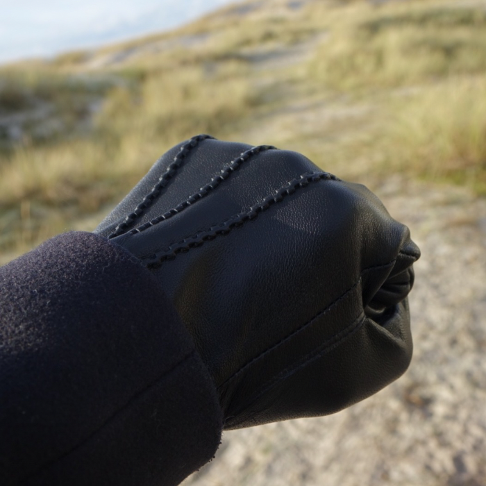 Leather gloves