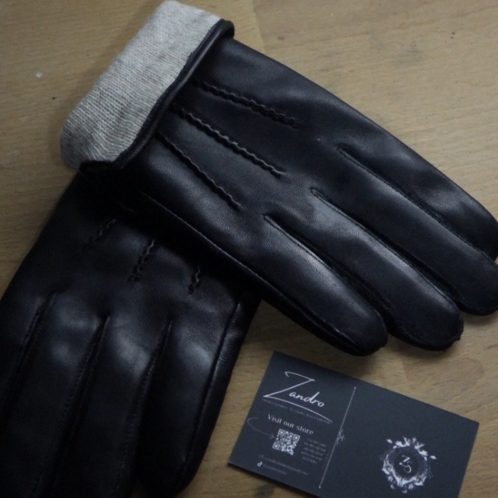 Leather gloves
