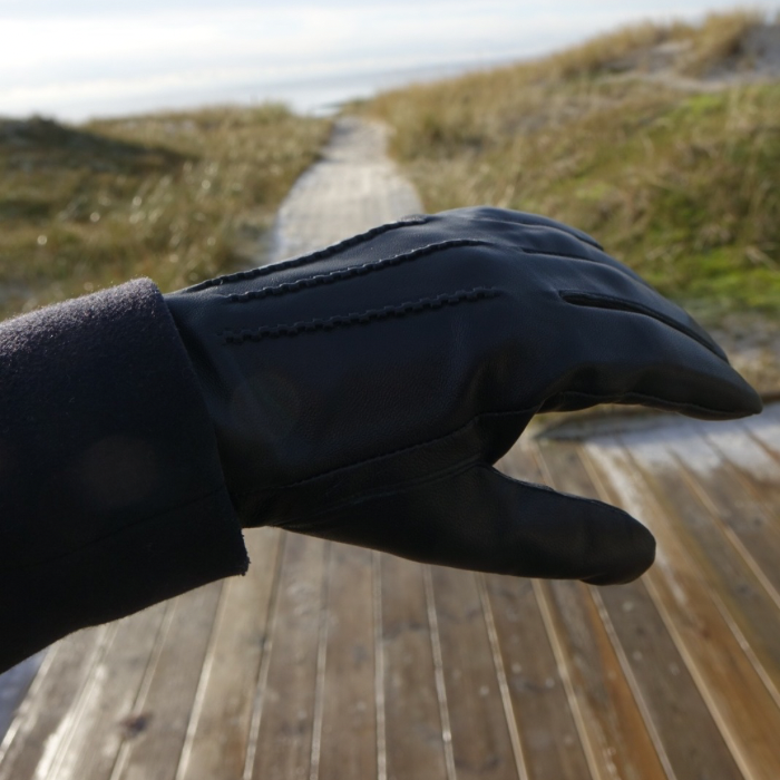 Leather gloves